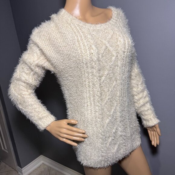 Cream Fuzzy Cable Knit Sweater 🤍 Soft & Cozy Neutral Winter Pullover NWOT - Picture 2 of 5